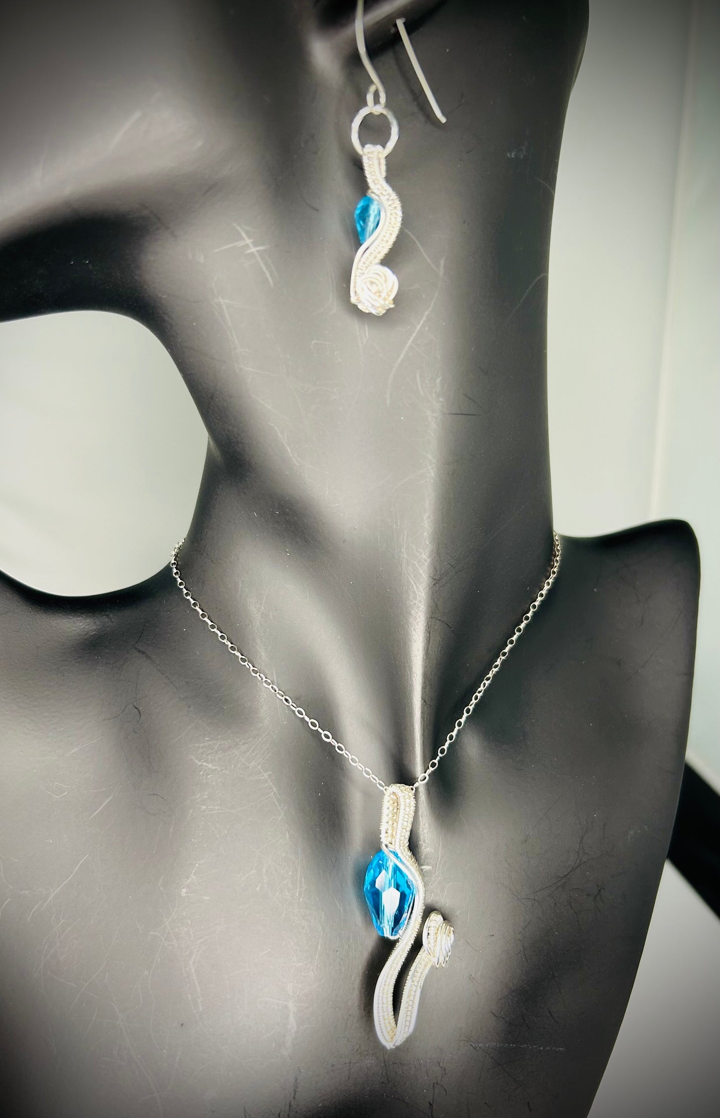Silver Flower Pendant and Earrings Set.